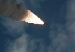 Corea del Norte dispara 14 misiles, uno de ellos cerca de Corea del Sur
