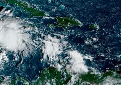 Huracán Lisa Causará Lluvias Intensas en el Sureste de México