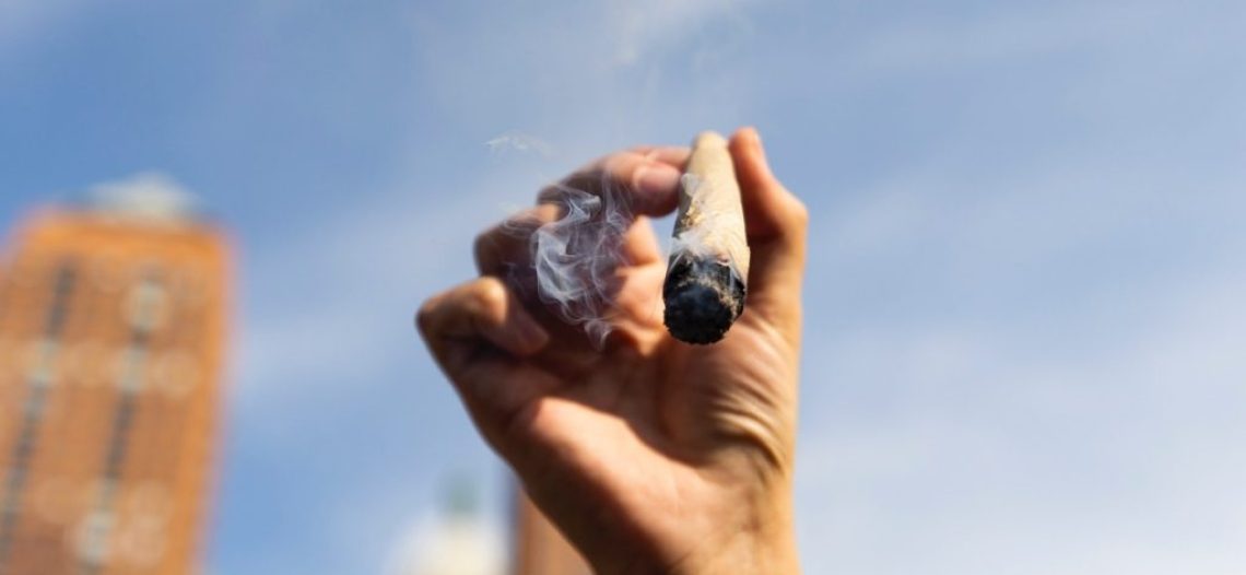 Nueva York entrega primeras 36 licencias para venta de marihuana