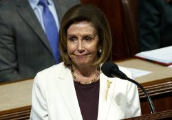 Termina la era Pelosi: deja liderazgo demócrata; renuncia a la presidencia del partido