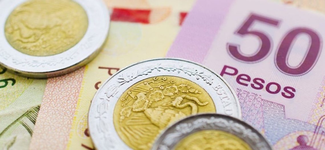 Cede inflación, gana el peso… y sube tasa; mejoran previsiones del Banco de México