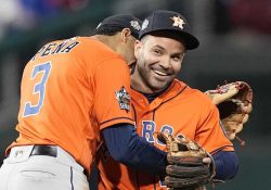 Astros acarician el título de la Serie Mundial