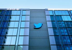 Salir de la bolsa, una elección osada de Elon Musk que pone bajo presión a Twitter