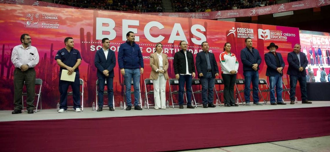 Entregan becas Sonora de Oportunidades para alumnos de universidades públicas