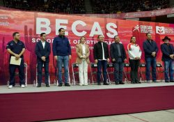 Entregan becas Sonora de Oportunidades para alumnos de universidades públicas