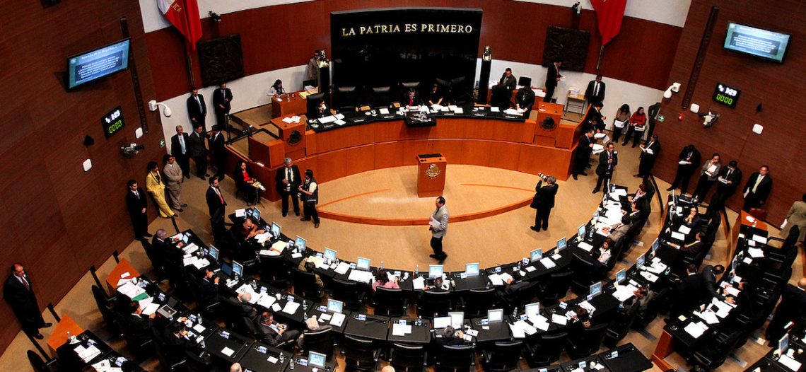 Morena en el Senado alista cirugía a plan B; omite alertas de la oposición