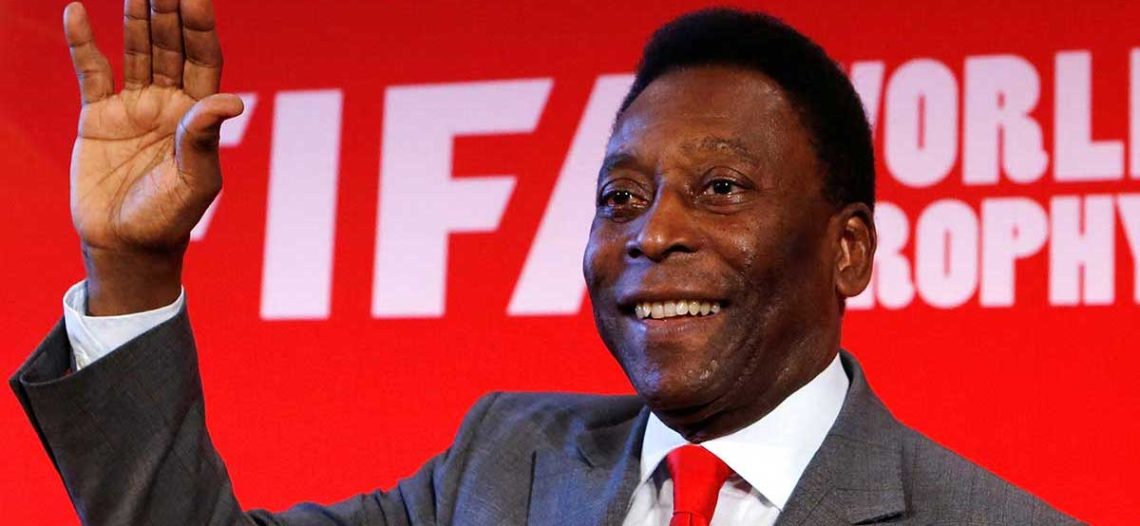 Pelé tranquiliza a todos con mensaje desde el hospital
