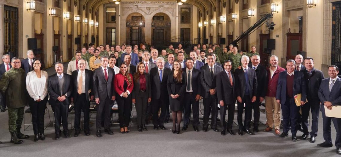 López Obrador se reúne con gobernadores y la secretaria de Bienestar en Palacio Nacional