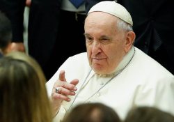 Papa Francisco denuncia violencia psicológica y abuso de poder dentro de la Iglesia