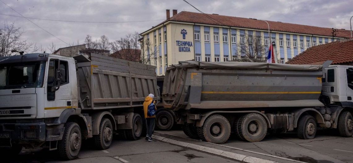 Serbia rebaja la alerta tras reducir tensiones en la frontera con Kosovo