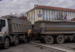 Serbia rebaja la alerta tras reducir tensiones en la frontera con Kosovo