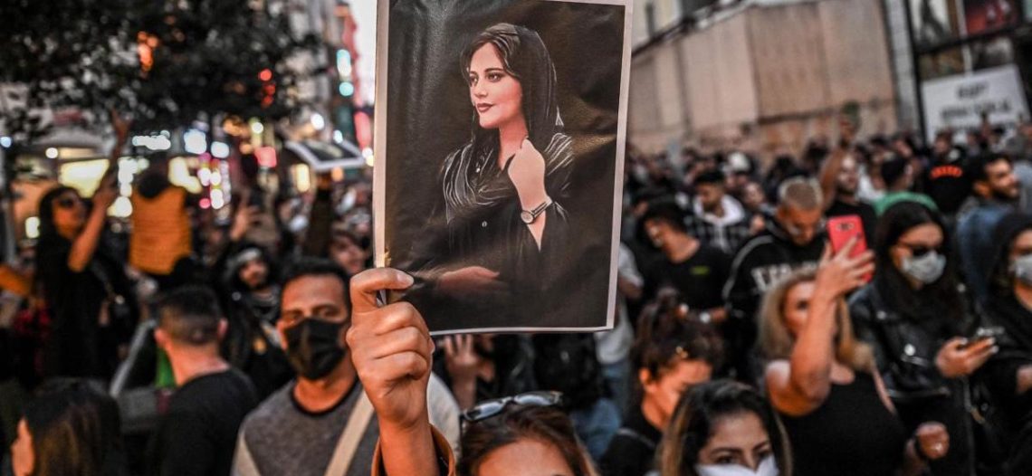 Irán anuncia el fin de la policía moral