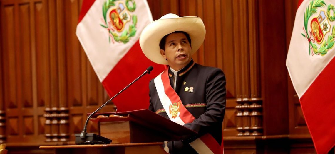 Juez de Perú dicta 7 días de prisión preventiva al expresidente Pedro Castillo