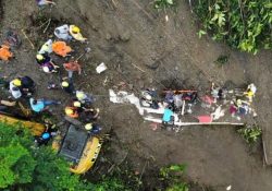 Deslave sepulta autobús en Colombia; hay más de 20 muertos