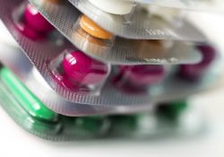 Alertan por la escasez de medicamentos en el mundo entero: OMS