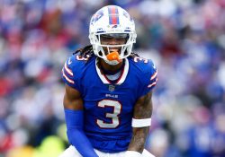 Damar Hamlin muestra signos de mejora, continúa grave