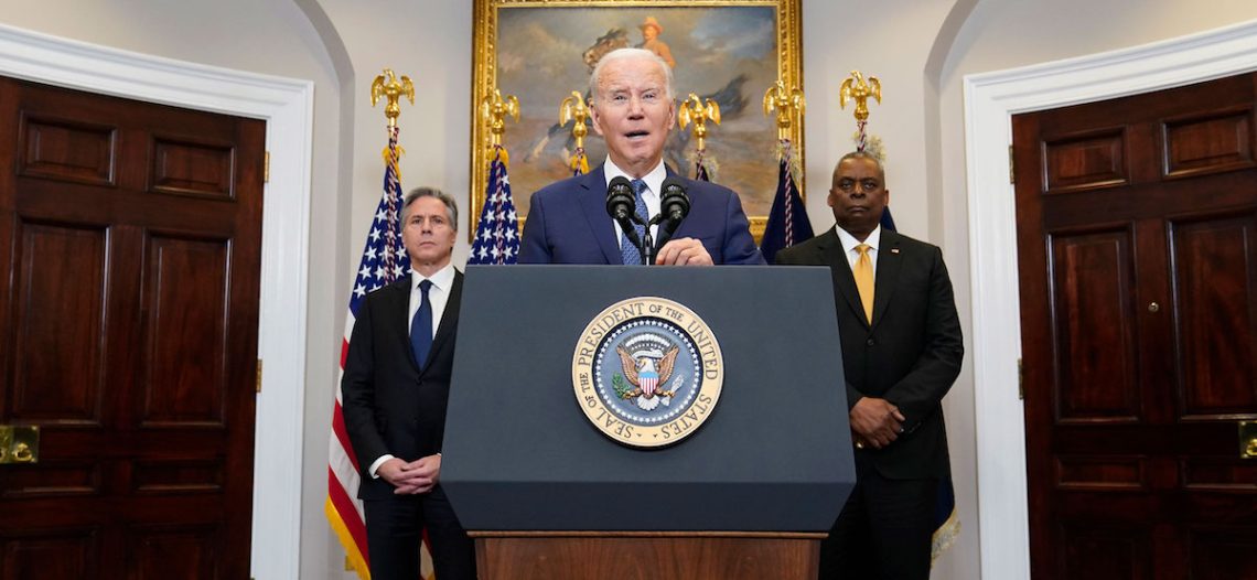 Biden afirma que no enviará aviones de combate a Ucrania