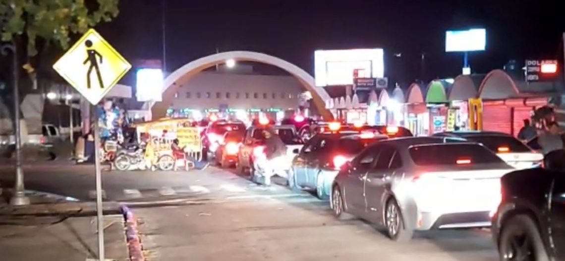 Hacen horas en Nogales para el retorno a Estados Unidos; hoy comenzará reducirse el tráfico fronterizo