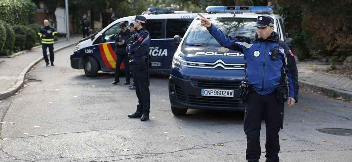 Hombre mata a sacerdote con espada samurái en iglesia de España