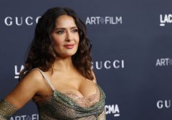 Salma Hayek responde a críticas por llamar ‘muñeco’ al niño Jesús en la rosca de Reyes