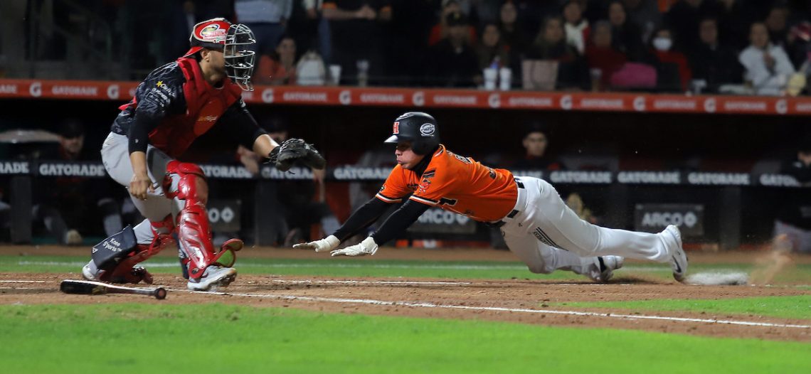 Naranjeros refuerza la receptoría de cara a semifinales