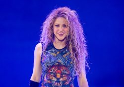 Shakira porta con orgullo lo que sería su ‘sudadera de la venganza’