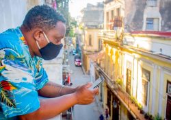Cuba sufre apagón de Internet y telefonía celular; cientos no tienen servicios