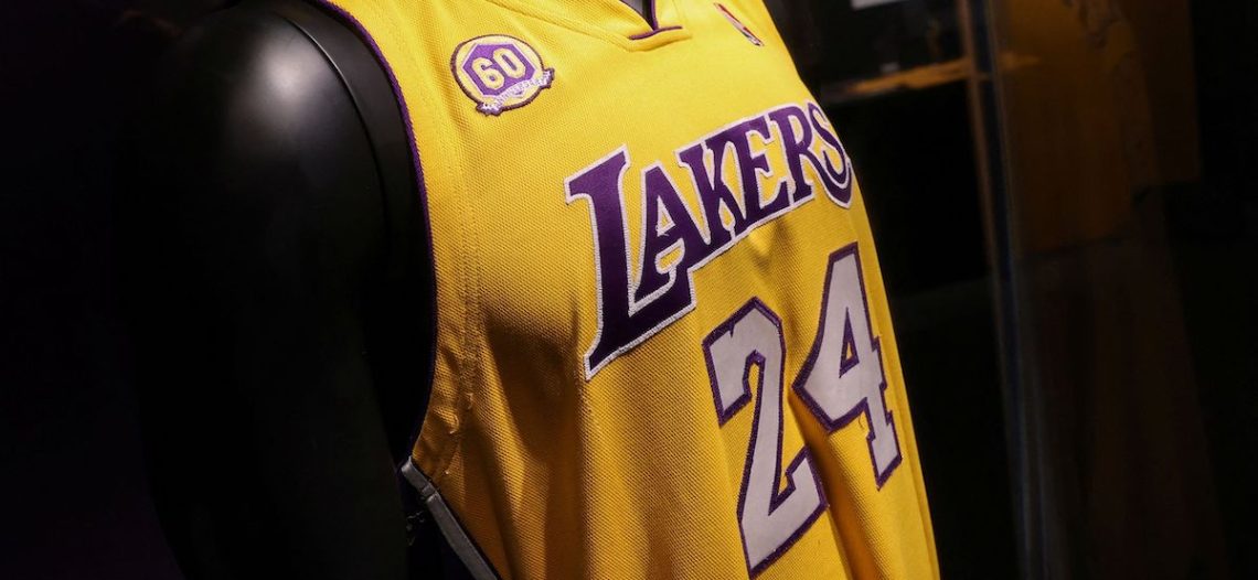 Subastan jersey de Kobe Bryant en una cifra récord