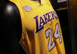 Subastan jersey de Kobe Bryant en una cifra récord