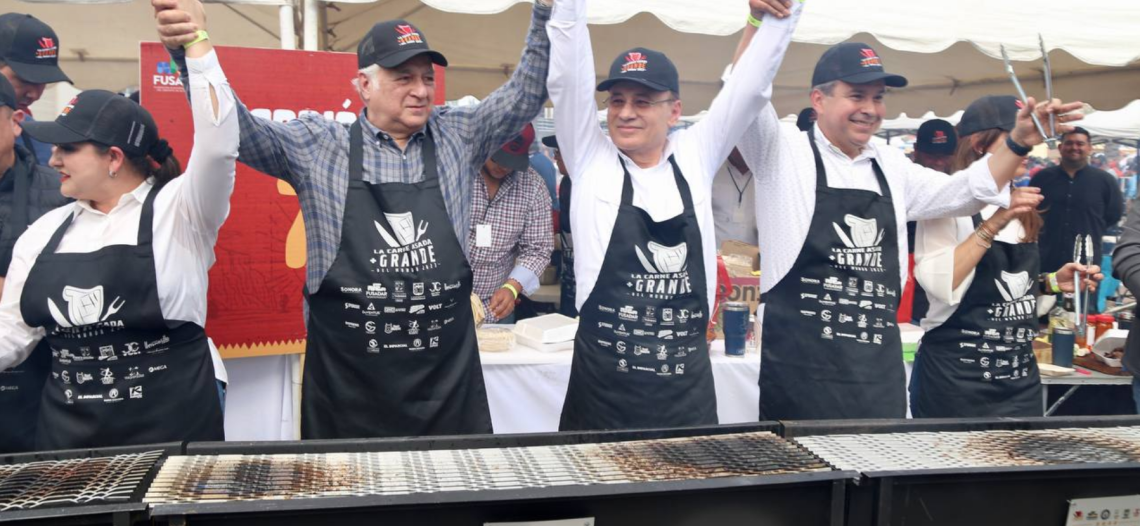 Logran gobernador Alfonso Durazo y más de dos mil parrilleros, el récord Guinness de la Carne Asada Más Grande del Mundo