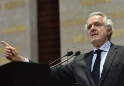 El grito contra Santiago Creel: “¡Vendido!” “¡Apátrida!”; pero se mantuvo