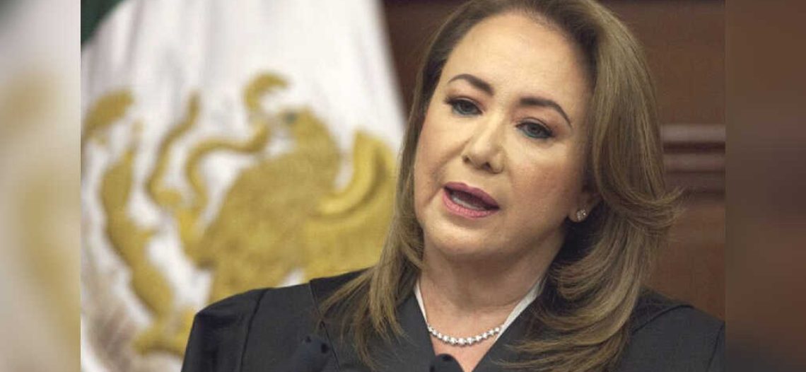 Más de 170 académicos exigen la renuncia de Yasmín Esquivel, ante nueva acusación de plagio