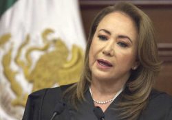 Más de 170 académicos exigen la renuncia de Yasmín Esquivel, ante nueva acusación de plagio