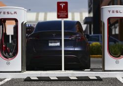 Tesla iniciaría producción en México para 2024, informa Samuel García