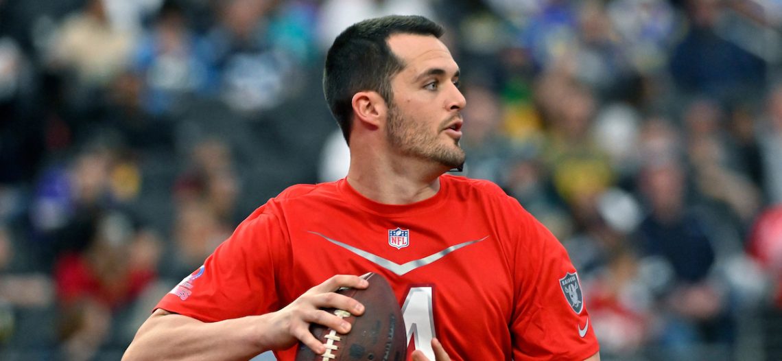 Derek Carr será el nuevo comandante a la ofensiva de Nueva Orleans