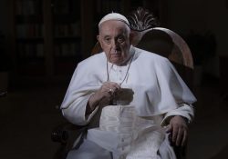 Por infección, internan al papa a cuatro días de semana santa