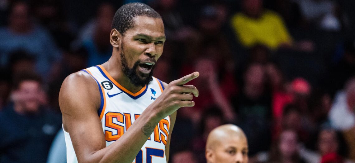 Kevin Durant debuta con triunfo en los Suns