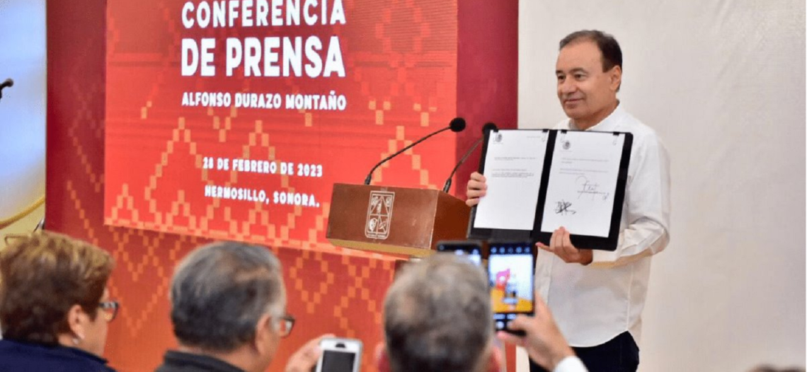 Firma Durazo reforma constitucional que empata la elección presidencial