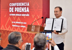 Firma Durazo reforma constitucional que empata la elección presidencial