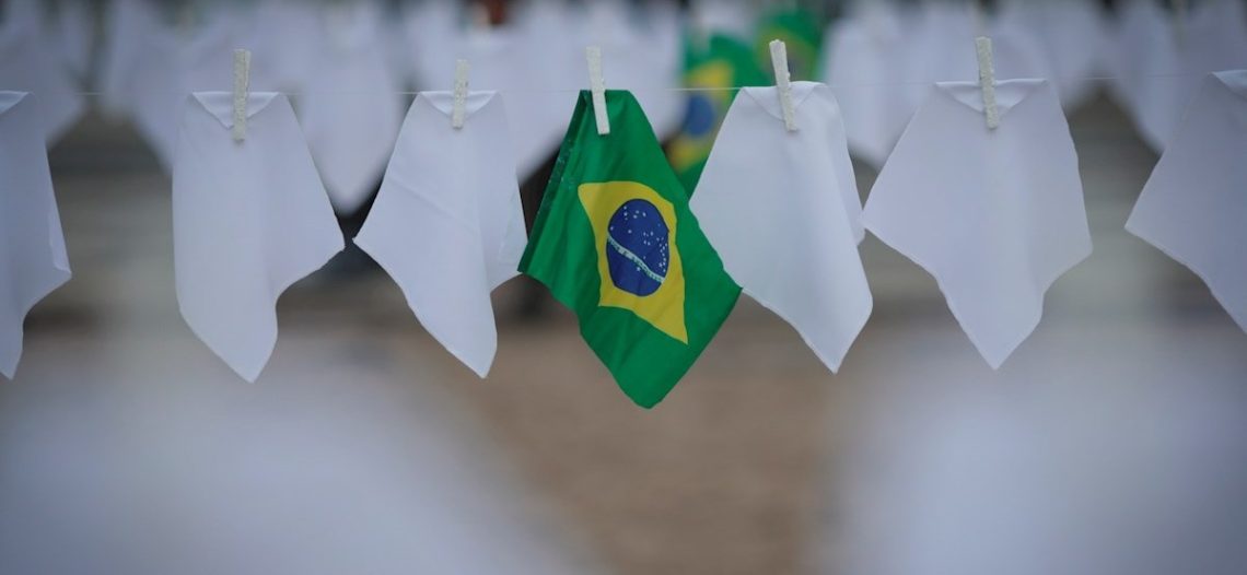 Brasil alcanza 700 mil muertes por covid después de tres años de pandemia