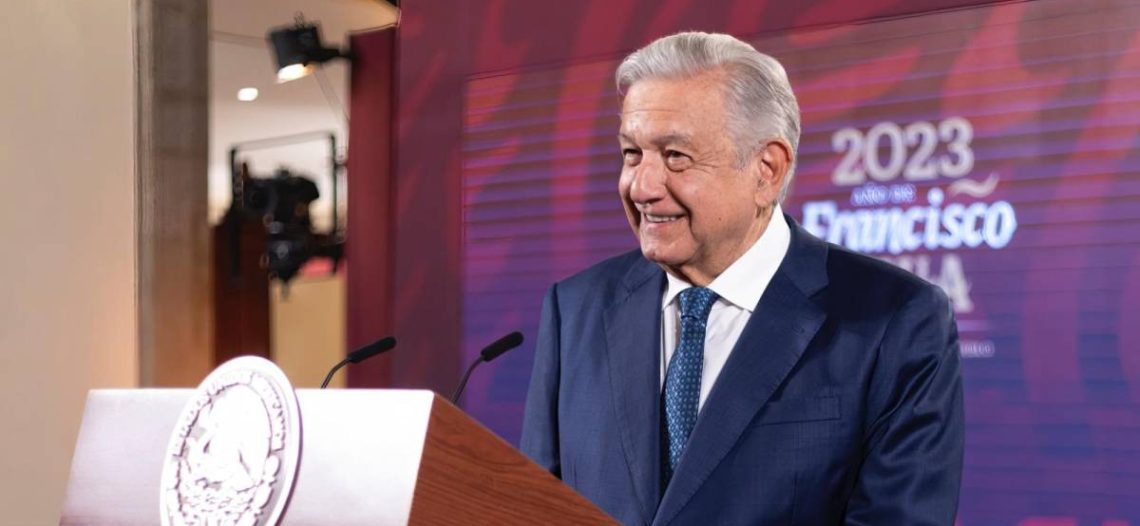 El Presidente Andrés Manuel López Obrador descartó esta mañana que el Gobierno de México vaya a prohibir la instalación de TikTok, luego de que distintos países, como Estados Unidos, restringieran el uso de la red social, alegando preocupación por la seguridad de datos.