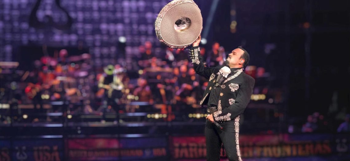Pepe Aguilar hace un homenaje a México