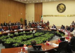 Ven persecución contra exconsejeros electorales del INE