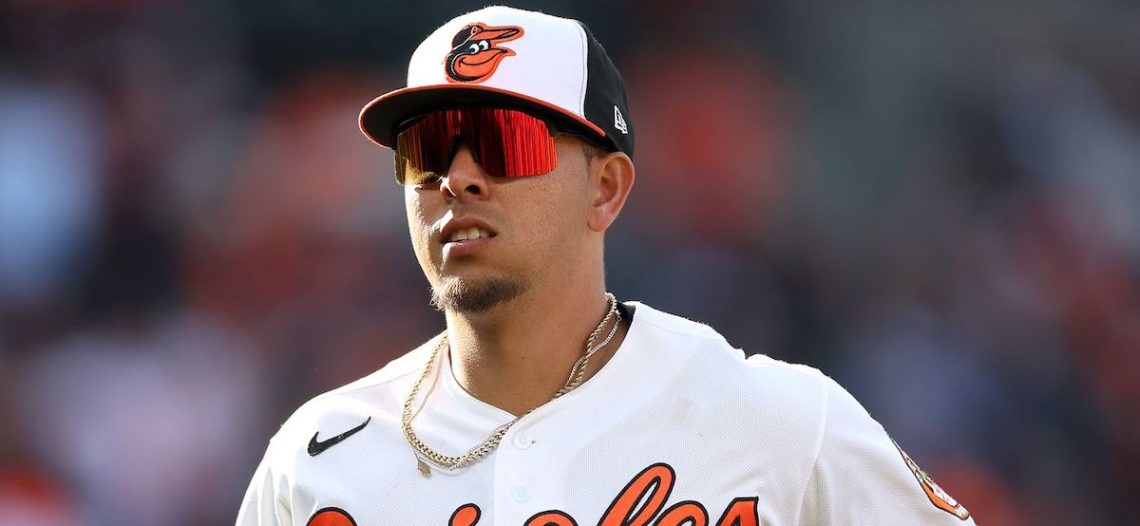 Ramón Urías sigue encendido con el bat y colabora en triunfo de Orioles
