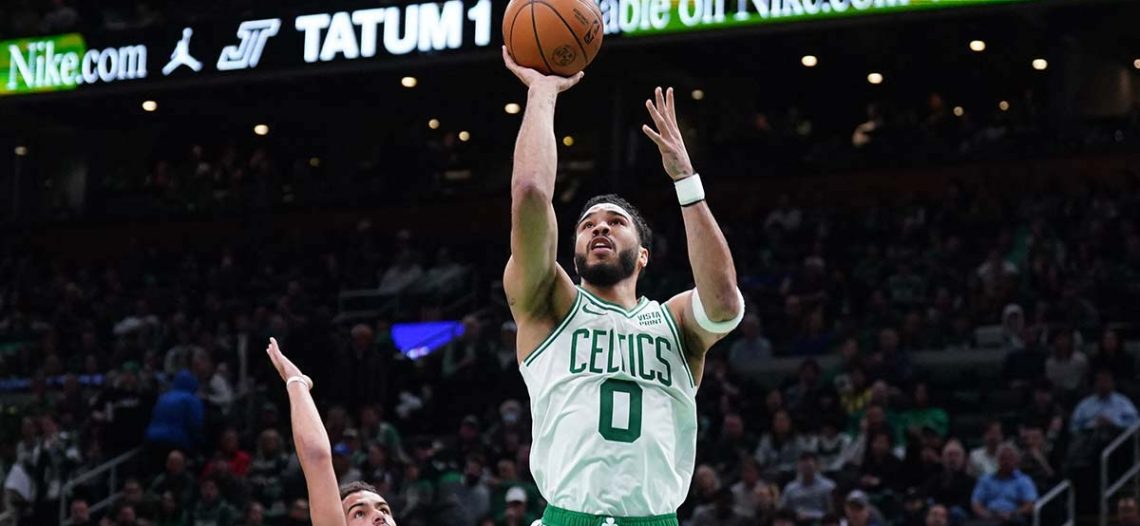 Celtics dan segundo golpe a Hawks en playoffs de NBA