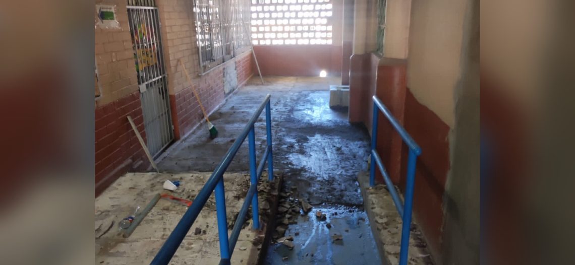Aprovecha SEC el asueto y repara dos escuelas locales