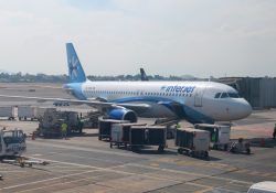 Juez declara a Interjet en quiebra y ordena el remate de sus bienes