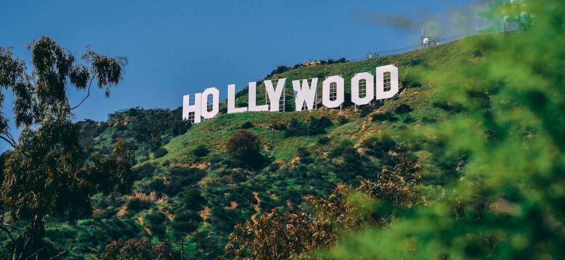 Hollywood podría ir a huelga de escritores