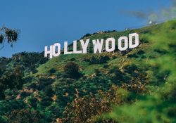 Hollywood podría ir a huelga de escritores