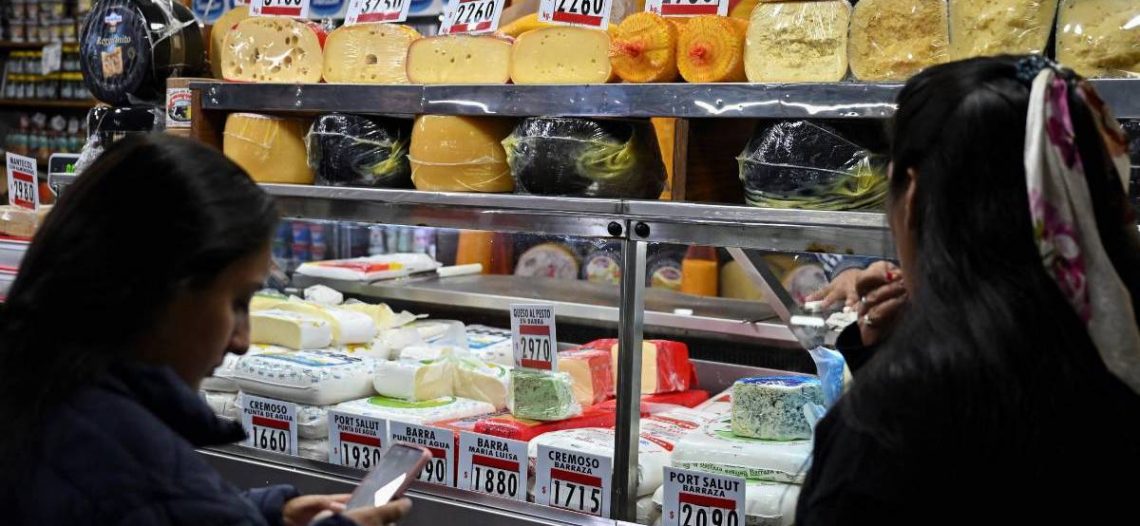 Inflación en Argentina está ‘sin control’, alcanza 108.8% en abril